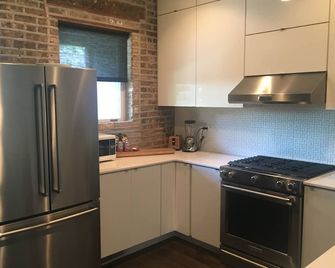 The Entire Flat. Stay Like You Own! Central Air. Two Full Bathrooms. Unique. - שיקאגו - מטבח