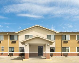 Super 8 by Wyndham Fond Du Lac - Fond du Lac - Gebouw