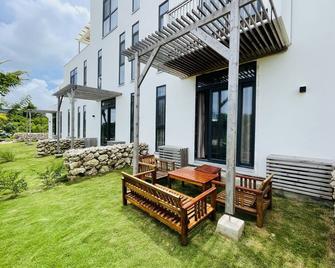 Welcome to our charming villa in central Paje West! Zanzibar - Paje - Innenhof