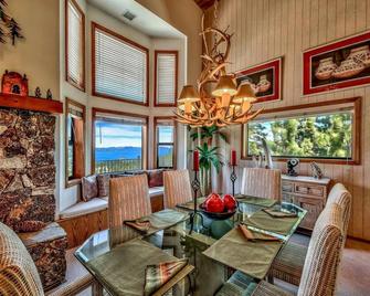 Heavenly Tahoe Luxury Condo- Panoramic lake views, skiing and nightlife. - Kingsbury - Dining room