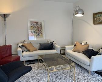 The \'11\', family house (3 bedrooms), D-Day beaches - golf - cycling - fishing - Aure-sur-Mer - Sala de estar