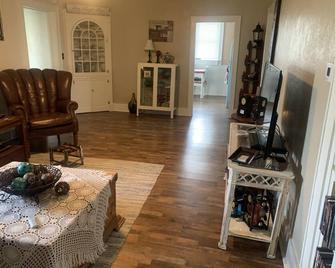 Gallatin Get-Away Bungalow Perfect for quilters, hunters, or families! - Gallatin