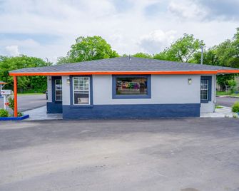 Alamo Oasis Inn And Suites By OYO San Antonio - San Antonio - Bangunan