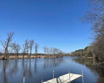 Riverfront Cottageprivate Pierfirepit & Wildlife - Princeton - Outdoors view