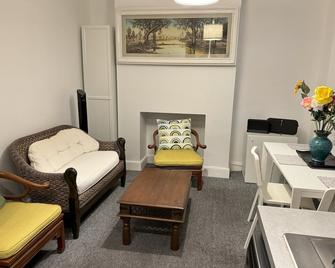 Apartment near Alexandra Palace, London - London - Living room