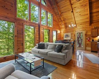 Discover Serenity at Hidden Ridge, Hot Tub, Satellite TV, firepit. - Slade