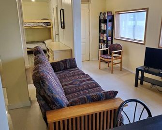 The Orca Inn - Alert Bay - Salon