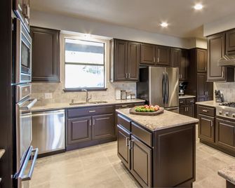 Lakeway Waterfront, Lake Travis, Private Dock & Hot Tub - Lakeway - Keuken