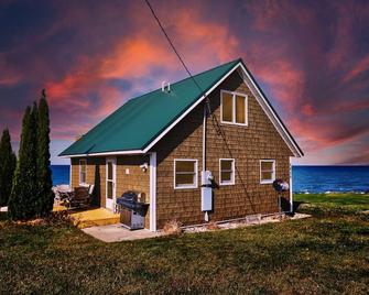 Sandpiper Cottage Beautiful Private Lake Michigan Frontage - Silver Lake - Building