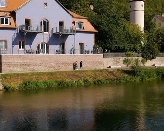 Fantastic apartments with a sun terrace directly on the shores Tauber - Wertheim - Gebäude