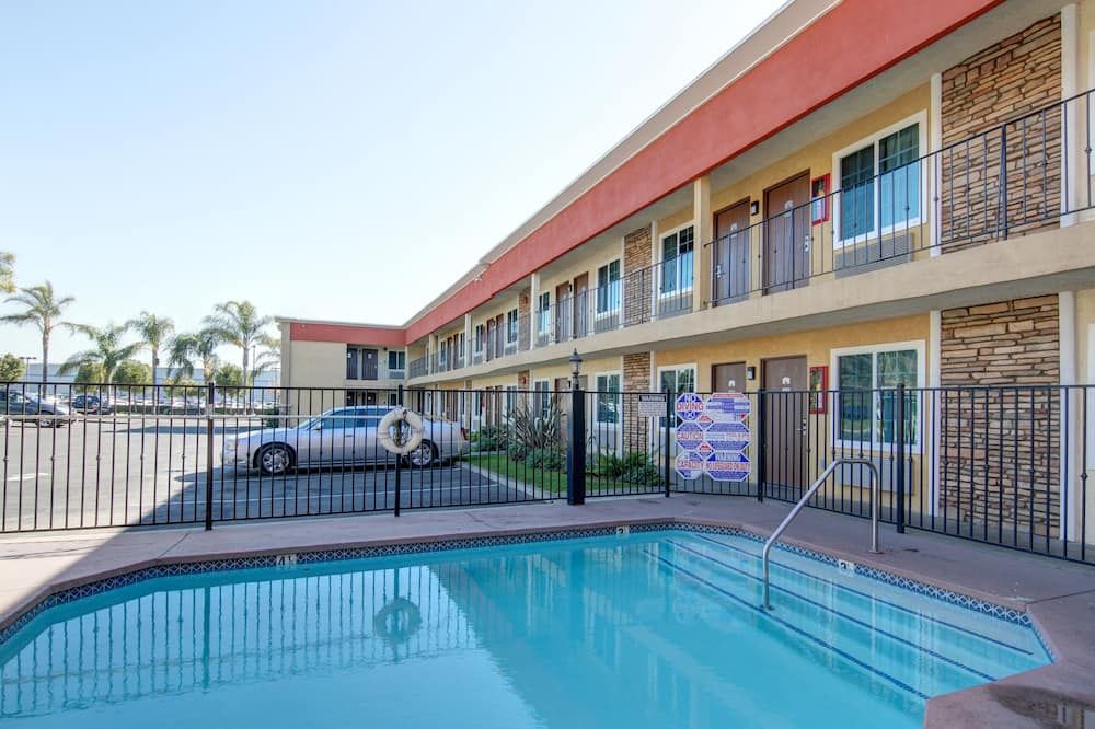 Ontario Inn & Suites thumbnail 3
