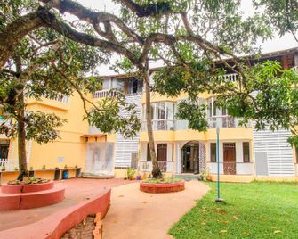 OYO 45081 Salotel - Saligao - Gebouw