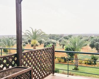 1 Bed Flat in Beach Resort - Vokolida - Balcón