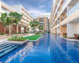 Henann Premier Coast Resort - Panglao - Pool