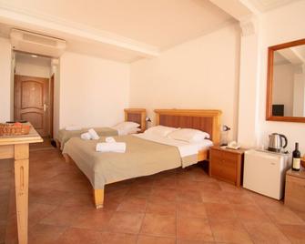 Levantin Inn 1-3 Room N3 Sea Side - Sveti Stefan - Chambre