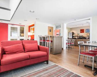 Comfort Inn Truro - Truro - Obývací pokoj