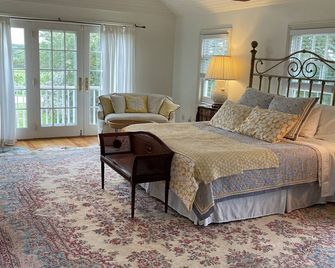 Beautiful Historic Home - Little Compton - Bedroom