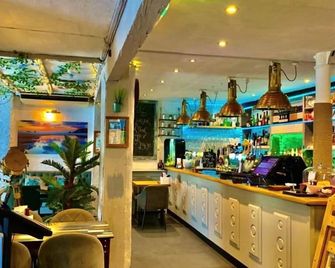 Molesworth Arms - Wadebridge - Bar