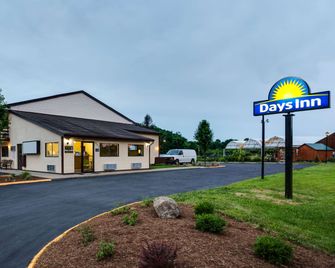 Days Inn by Wyndham Athens - Athens - Gebäude