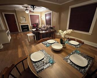 Stay in Our Quaint Cottage Retreat for a Memorable Escape! - Duncan - Jídelna