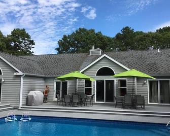 Westhampton Beach House Near Town and Ocean - Westhampton Beach - Piscina