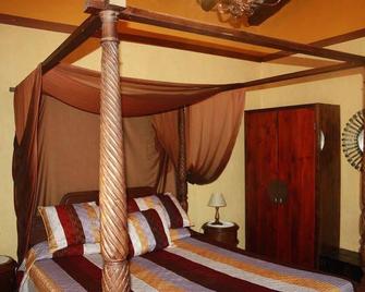 Hostal Restaurante La Diligencia - Cunit - Habitación