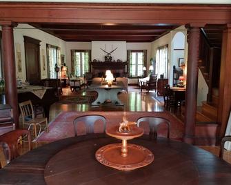 Historic \'Summer Cottage\' in the White Mountains - Tamworth - Restaurante