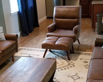 Safe Lodging, the Appaloosa Way - Taunton - Living room