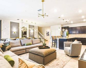Avengers Game Room 10br Villa w/Private Pool Spa - Davenport - Wohnzimmer