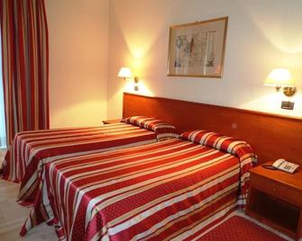 Hotel Select - Montecchio Emilia - Bedroom