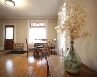 Warm home in historic western Urbana - Urbana - Dining room