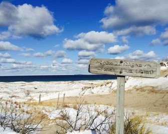 Hidden Springs on Long Lake - Sleeping Bear Dunes National Lakeshore - Honor - Playa