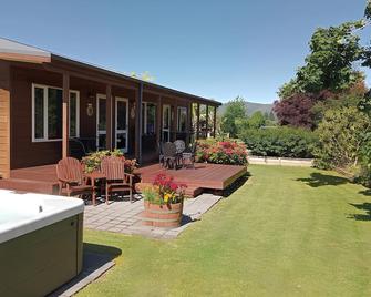 Blue Ridge Studios and Bed & Breakfast - Te Anau - Patio