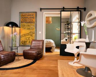 Beautiful city apartment \'ALFRED\' in Wilhelminian style villa - Traunstein - Wohnzimmer