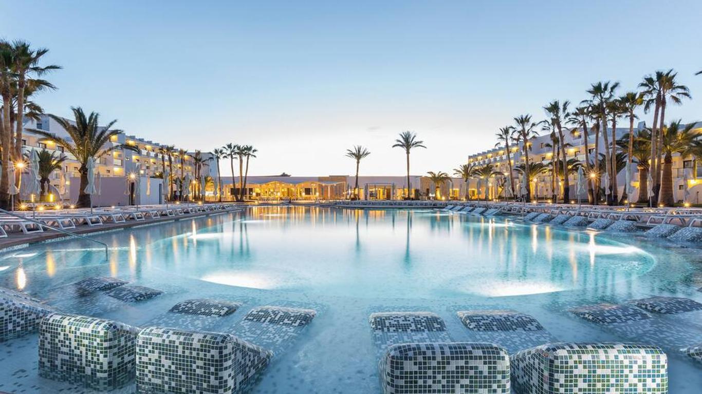 Grand Palladium White Island Resort & Spa