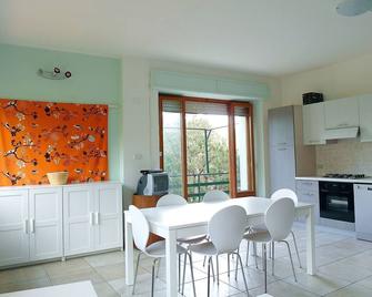 East apartment facing beautiful pine forest with 3 bedrooms - Cala Gonone - Essbereich