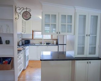 Cosy Cottage 2br Ballarat Stay Close To Cbd - Ballarat - Küche