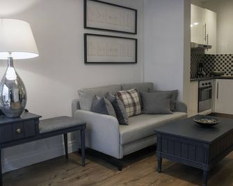 Downshire Haven Deluxe 2 double bed terrace - Holywood - Living room