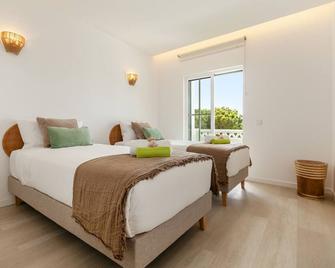 Townhouse w/ Rooftop & Sea View in Benagil - Lagoa - Bedroom