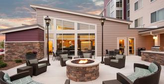 Residence Inn by Marriott Bloomington - Bloomington - Patio