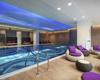 نوفوتل ألماتي سيتي سنتر - ألماتي - حوض السباحة