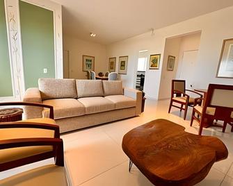 Apartamentos e Suítes na Praia - Fortaleza - Living room