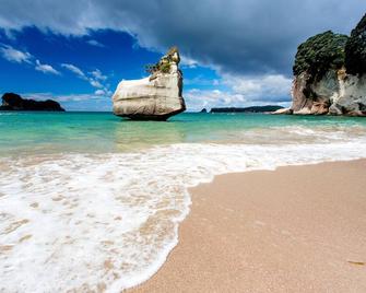Hot Water Beach Top 10 Holiday Park - Hahei - Praia