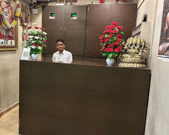 Hotel Nawanagar Residency - Jamnagar - Rezeption