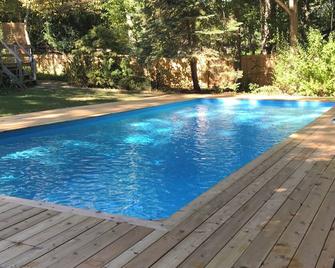 2 room suite with private bath & entrance - East Hampton