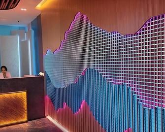 Qube Hotel by 98hospitality - Yakarta - Recepción