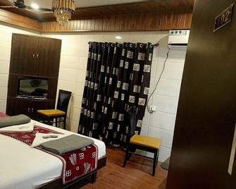 Hotel Geetanjali St Bus Stand Panvel - Panvel - Bedroom