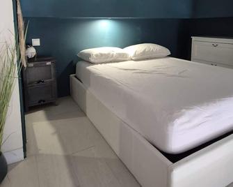 Beautiful studio with balcony - near city center - La Croix-Valmer - Habitación