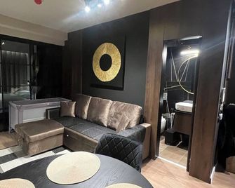 Cleopatra City Center Luxury C3 Appartment - Vólos - Living room