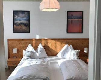 Doppelzimmer mit Dusche, WC - Weinidylle Opitz - Illmitz - Schlafzimmer
